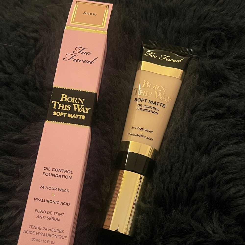 Too Faced BORN THIS WAY SOFT MATTE OIL CONTROL FOUNDATION - Snow